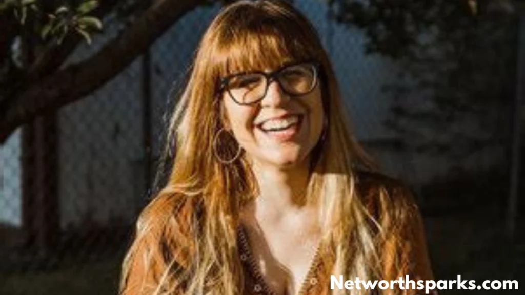 Ali Hazelwood Net Worth