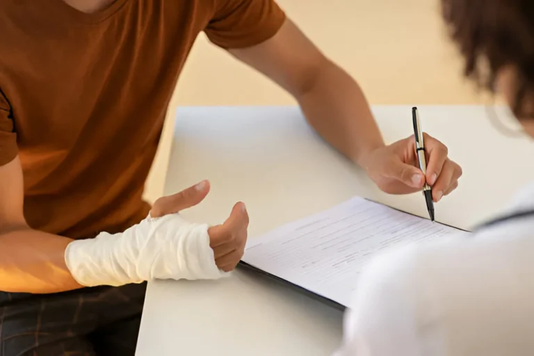 Struggling with Your Injury Claim? Signs You Need a Lawyer