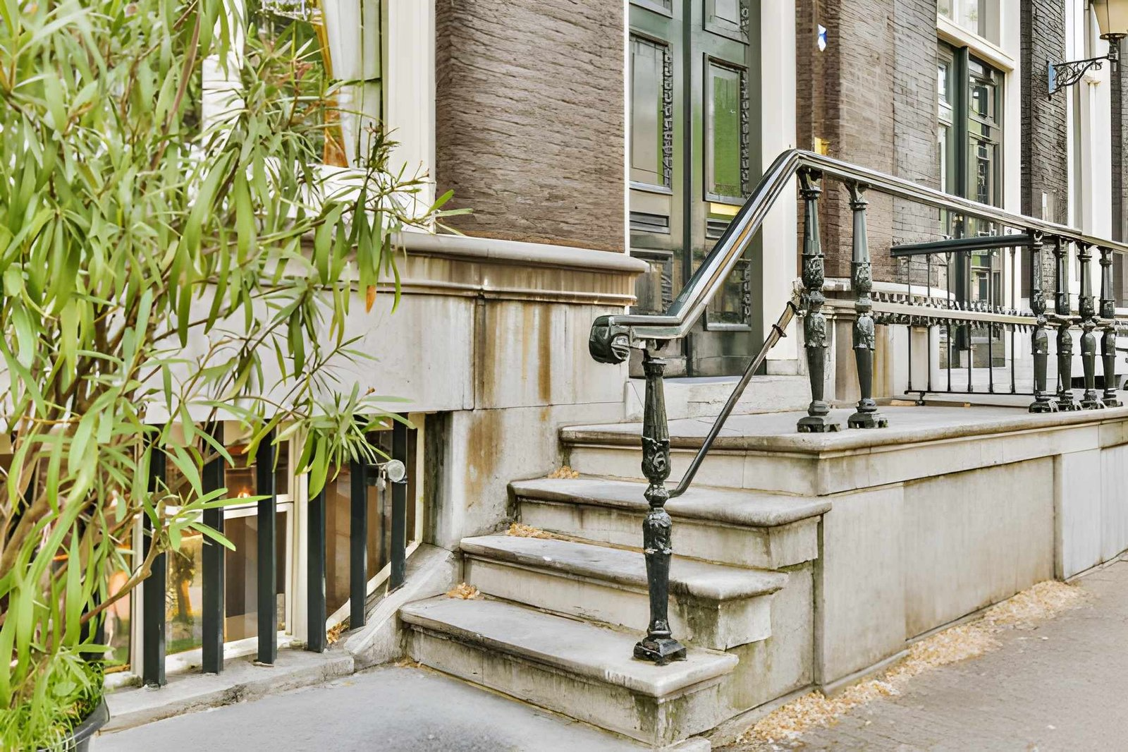 How to Spot if You Need to Replace Your Home's Railings